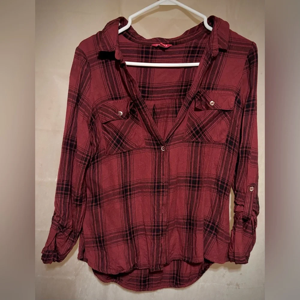 Guess 100% Rayon-Fitted Red and Black Plaid Shirt-Size Small - Picture 7 of 7